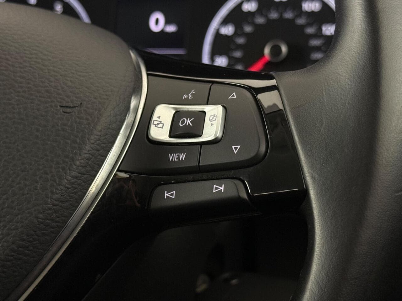 Volkswagen T-Roc thumbnail Misc Controls