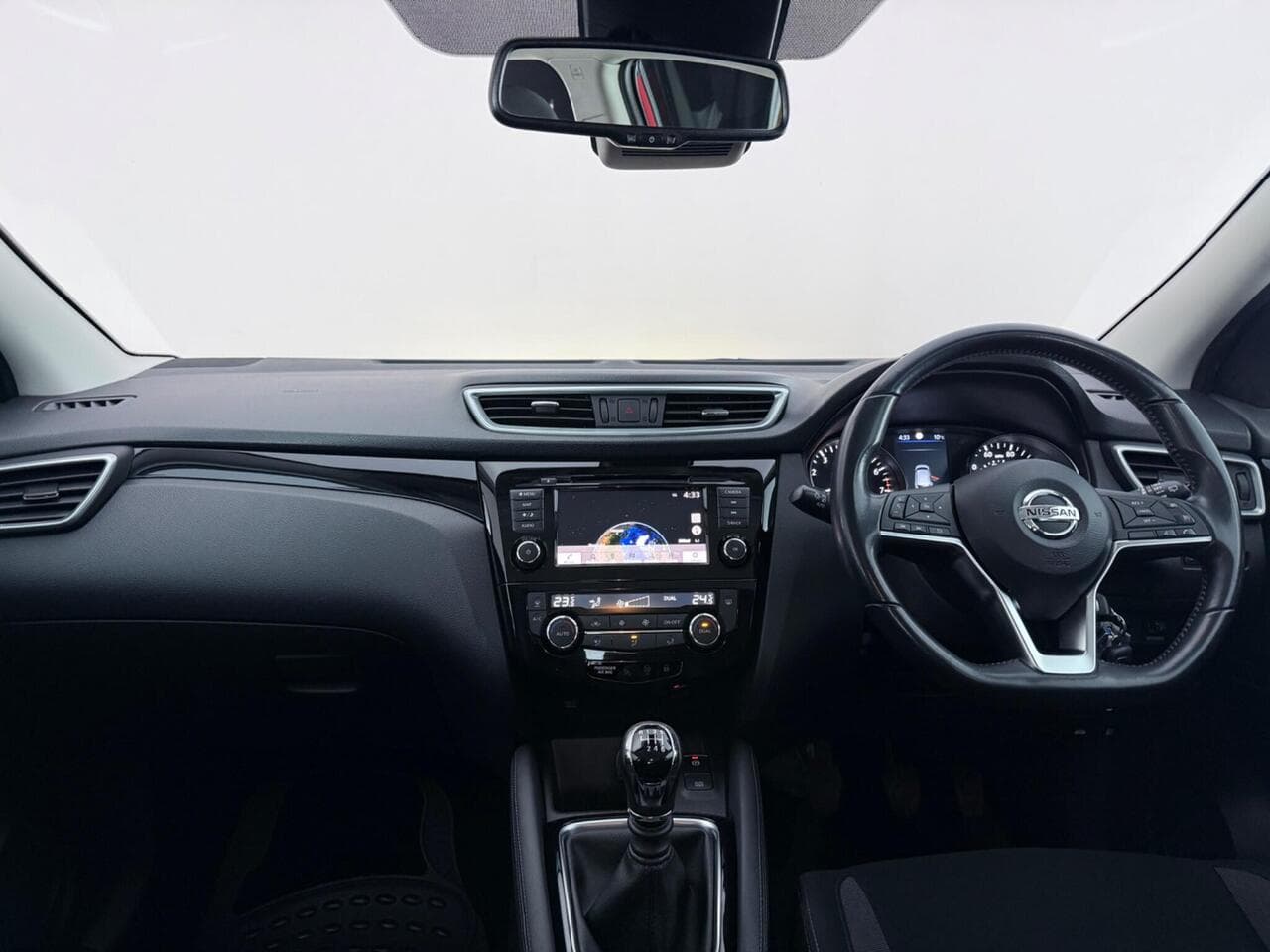 Nissan Qashqai thumbnail Interior Front