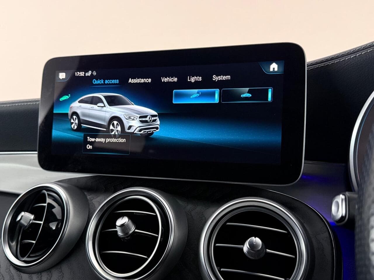 Mercedes-Benz GLC thumbnail Infotainment System