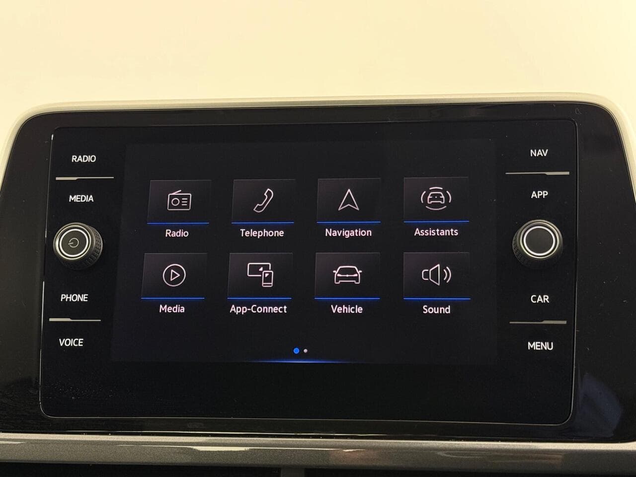 Volkswagen T-Roc thumbnail Infotainment System