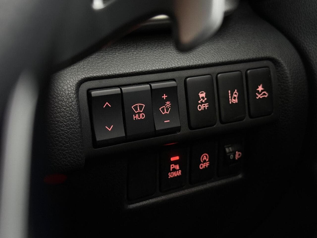 Mitsubishi Eclipse Cross thumbnail Misc Controls