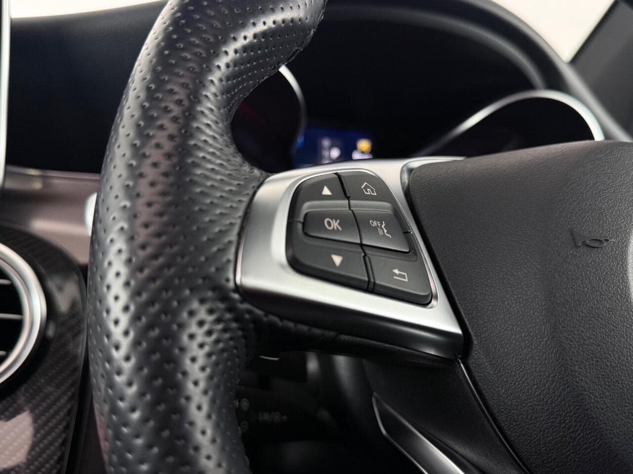 Mercedes-Benz GLC thumbnail Misc Controls