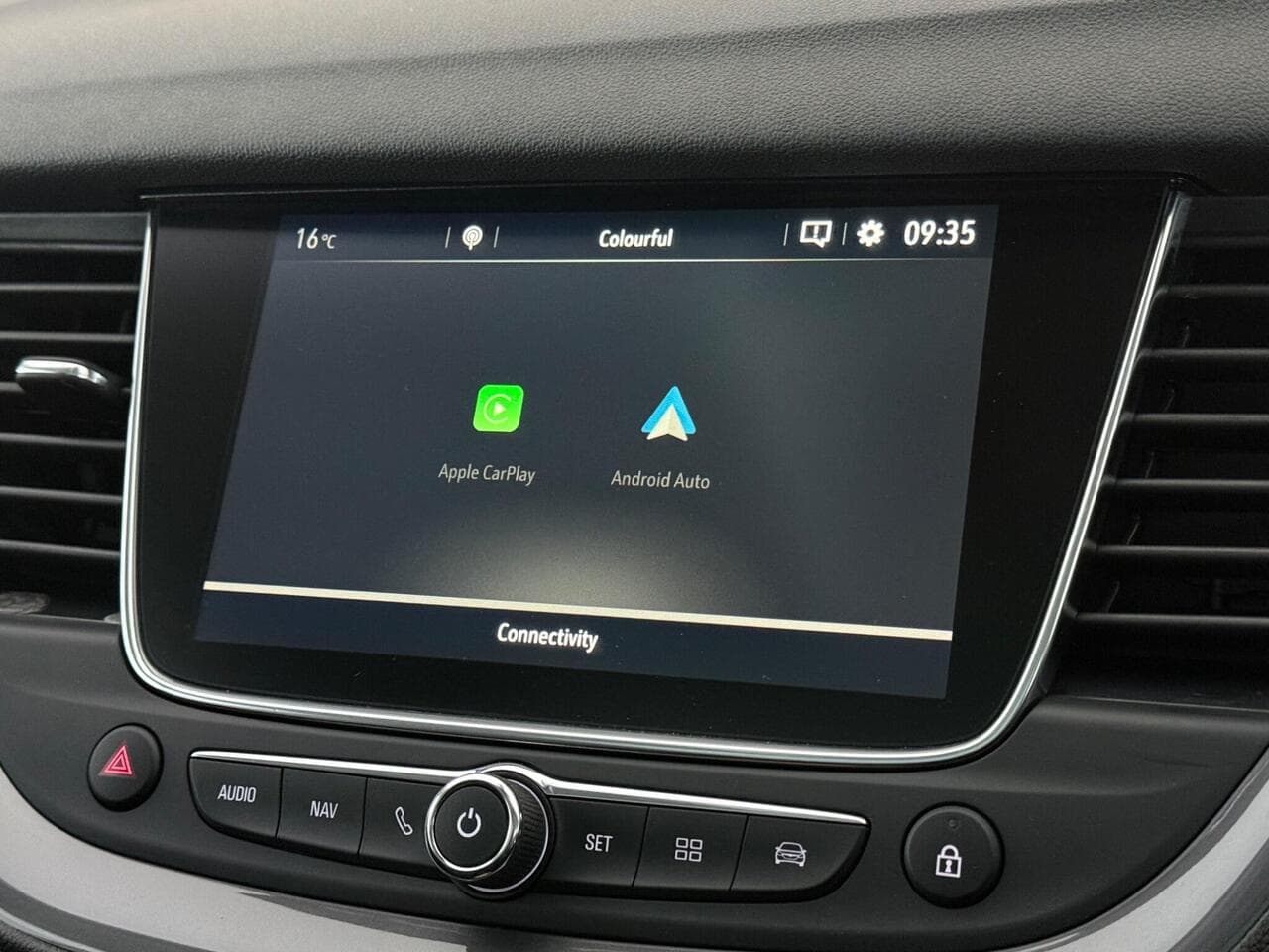Vauxhall Grandland X thumbnail Infotainment System
