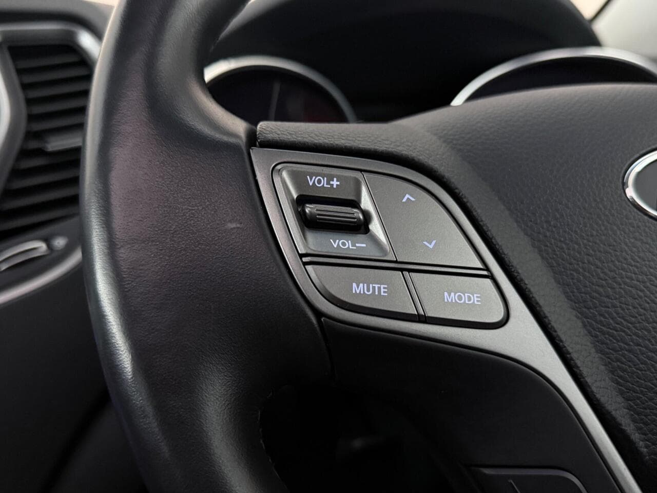 Hyundai Santa Fe thumbnail Misc Controls