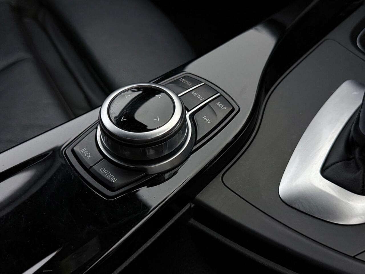 BMW 3 Series thumbnail Interior Front