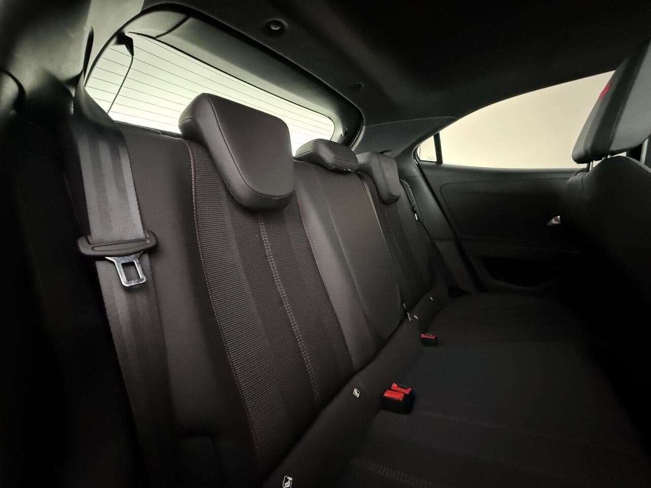 Vauxhall Mokka thumbnail Seats Rear