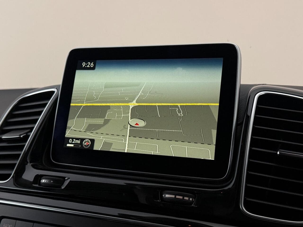 Mercedes-Benz GLE thumbnail Infotainment System