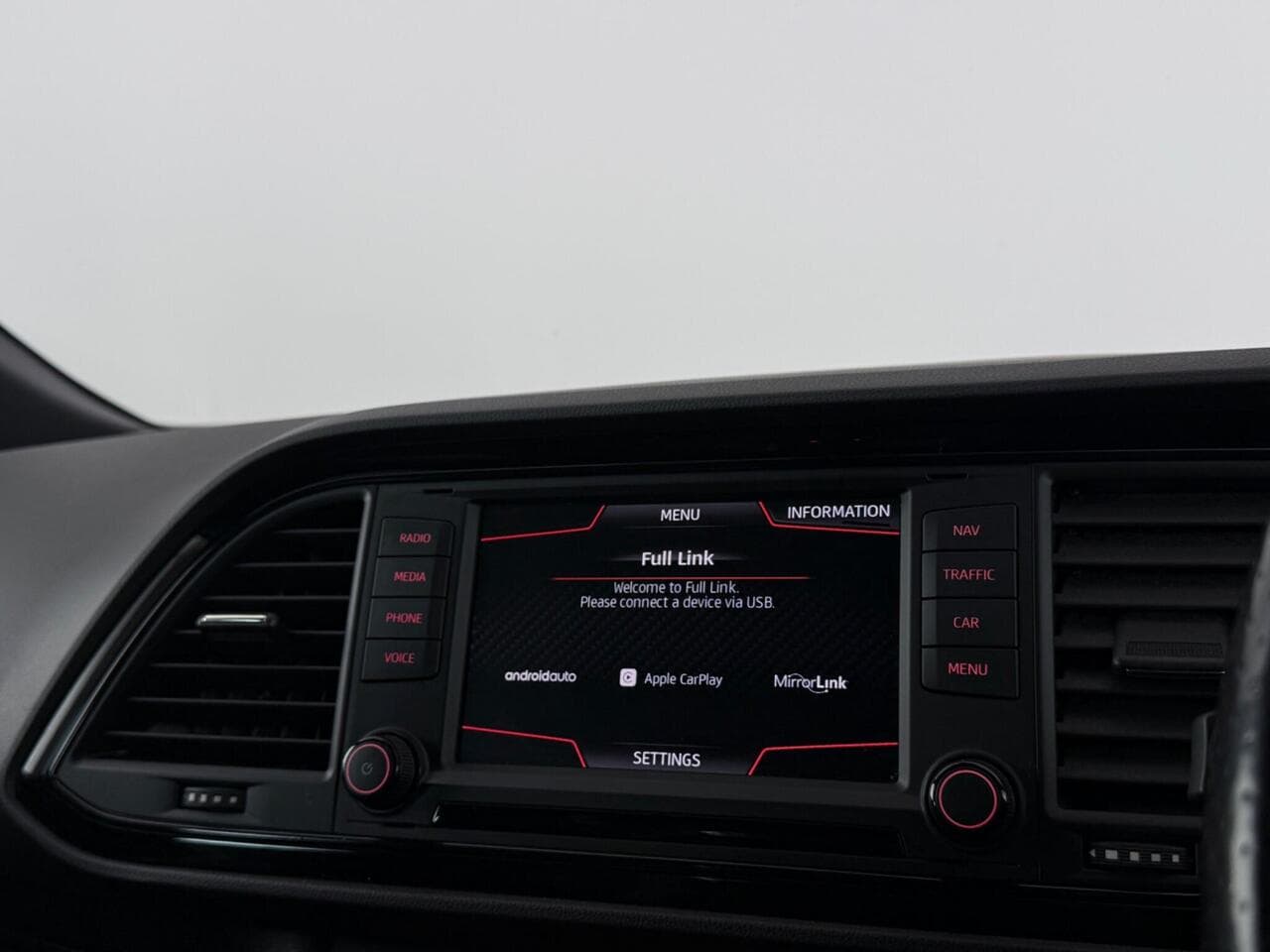 SEAT Leon thumbnail Infotainment System