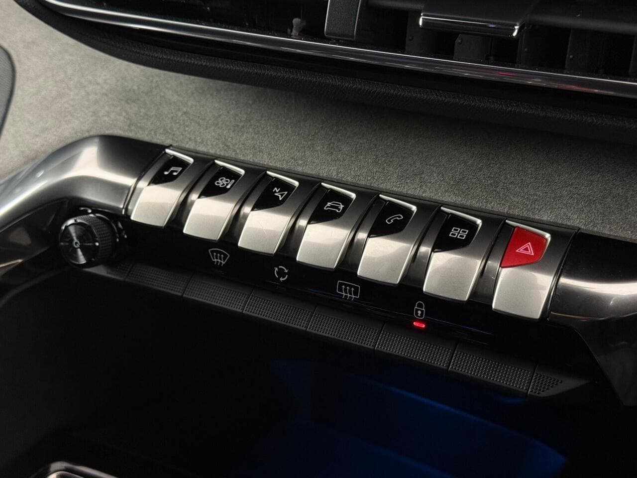 Peugeot 5008 thumbnail Misc Controls
