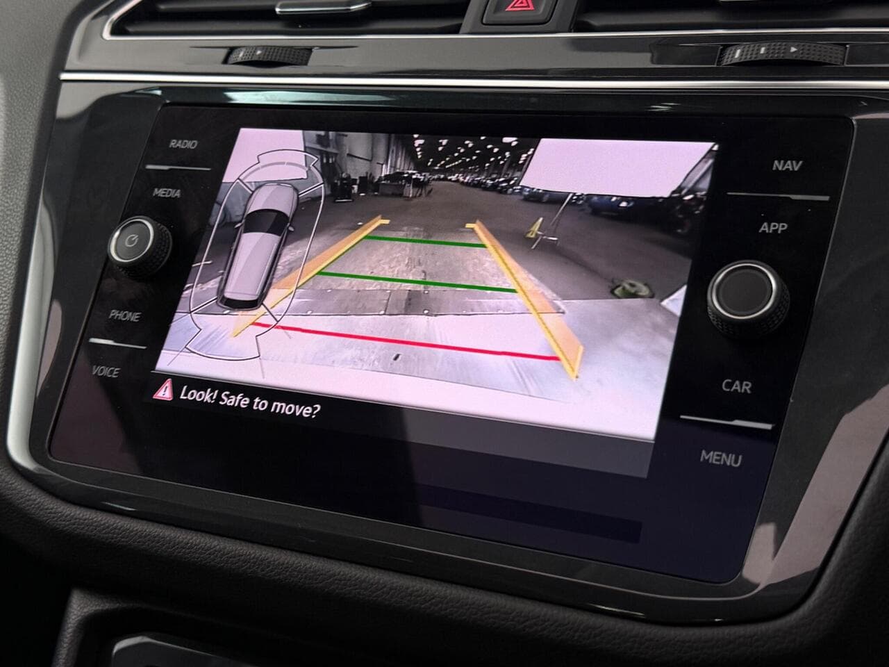 Volkswagen Tiguan thumbnail Infotainment System