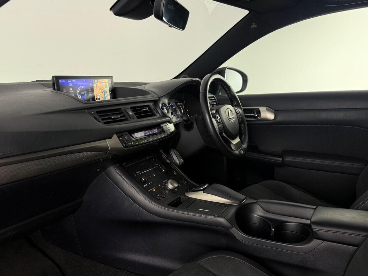 Lexus CT thumbnail Interior Front