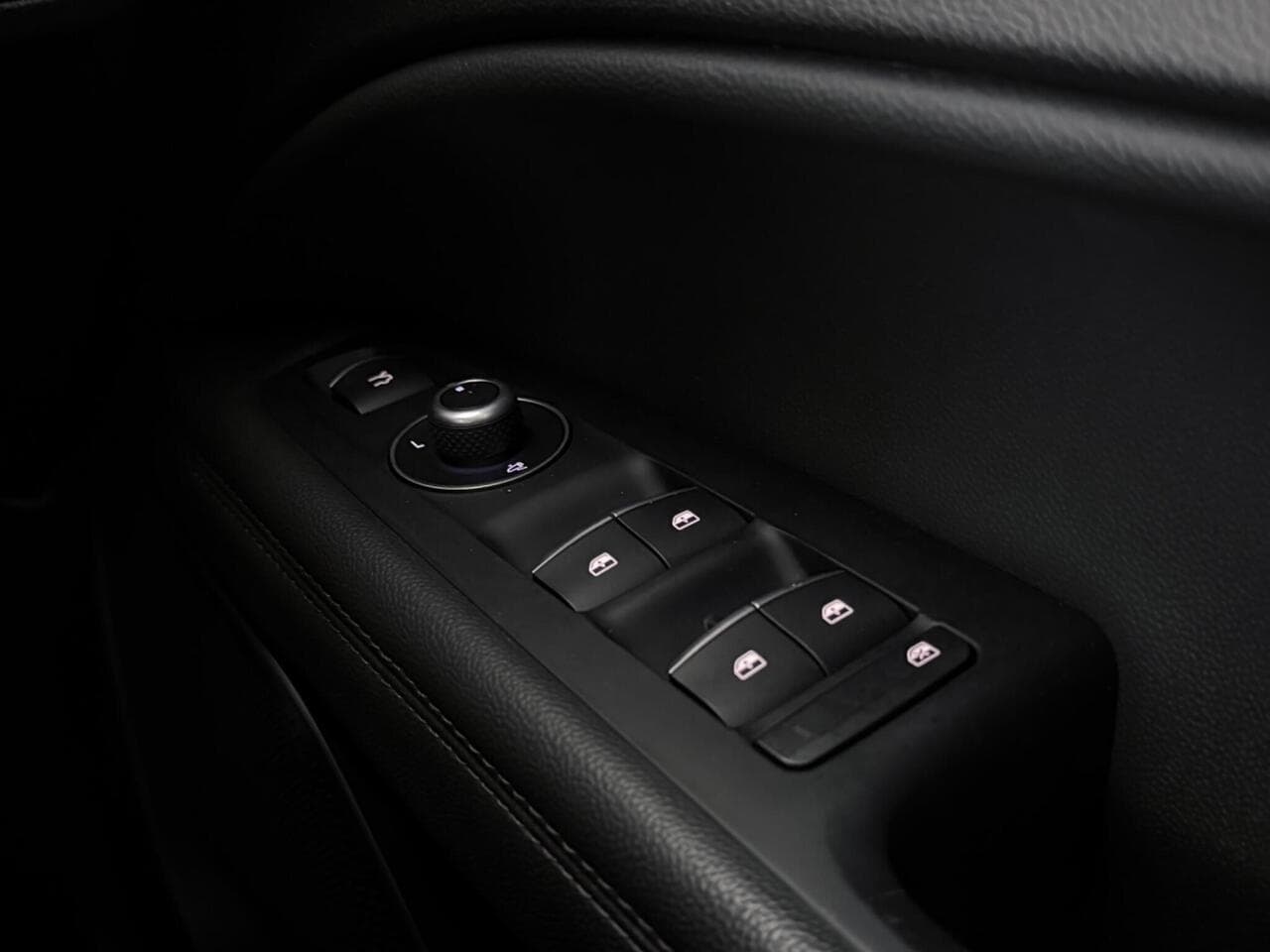 Alfa Romeo Stelvio thumbnail Misc Controls