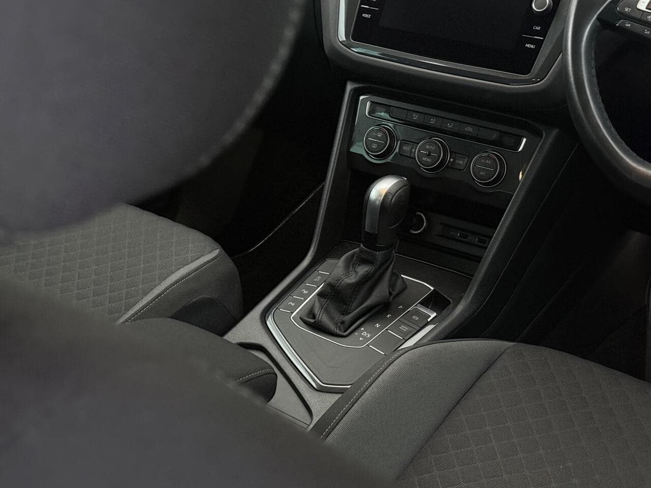 Volkswagen Tiguan thumbnail Interior Front