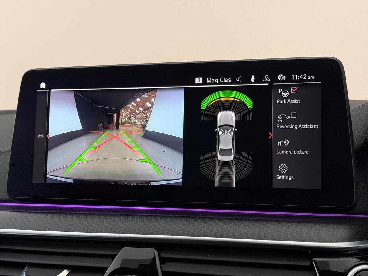 BMW 5 Series thumbnail Infotainment System