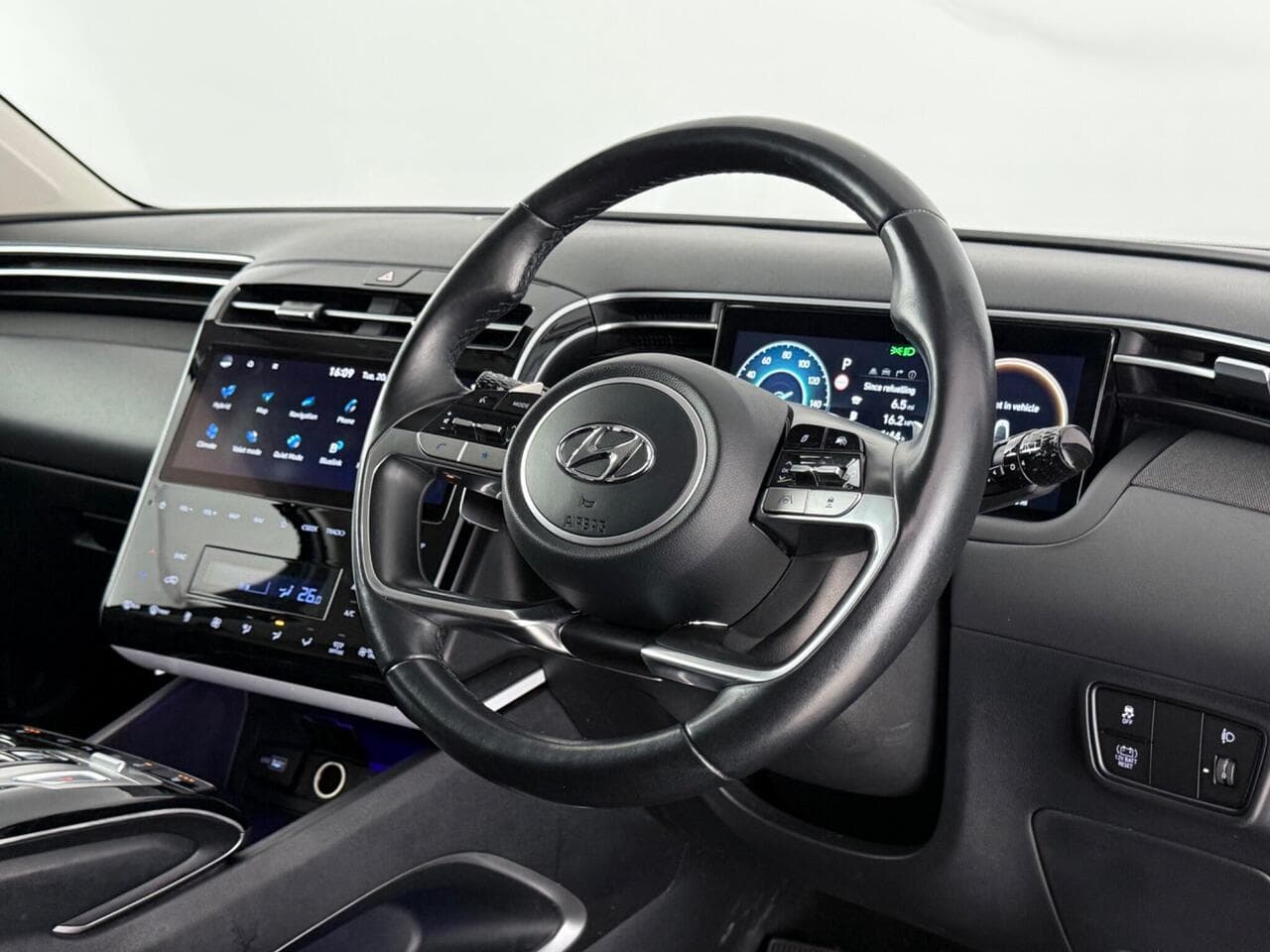 Hyundai TUCSON thumbnail Steering Wheel