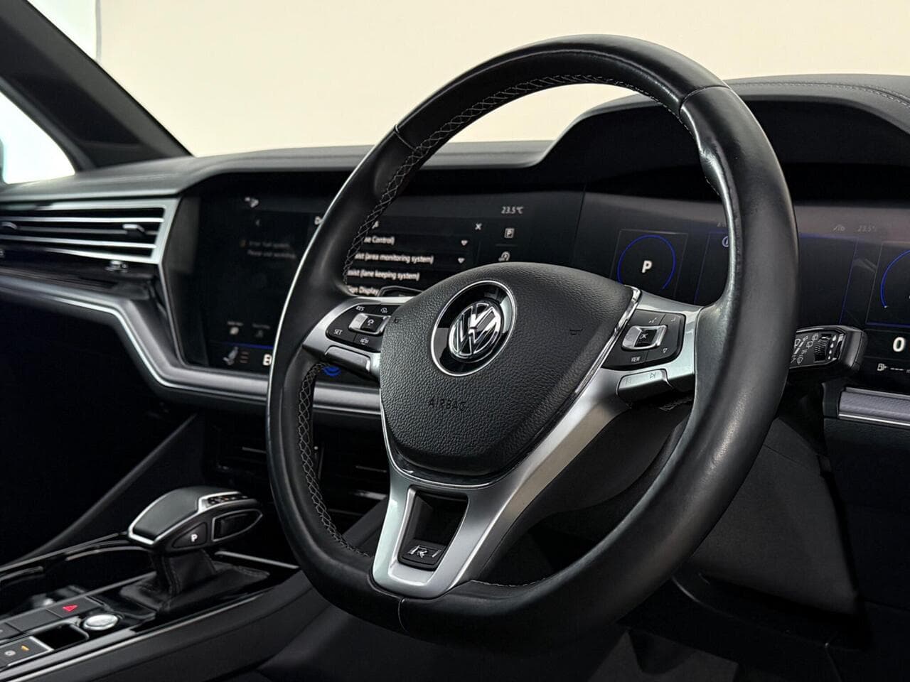 Volkswagen Touareg thumbnail Steering Wheel
