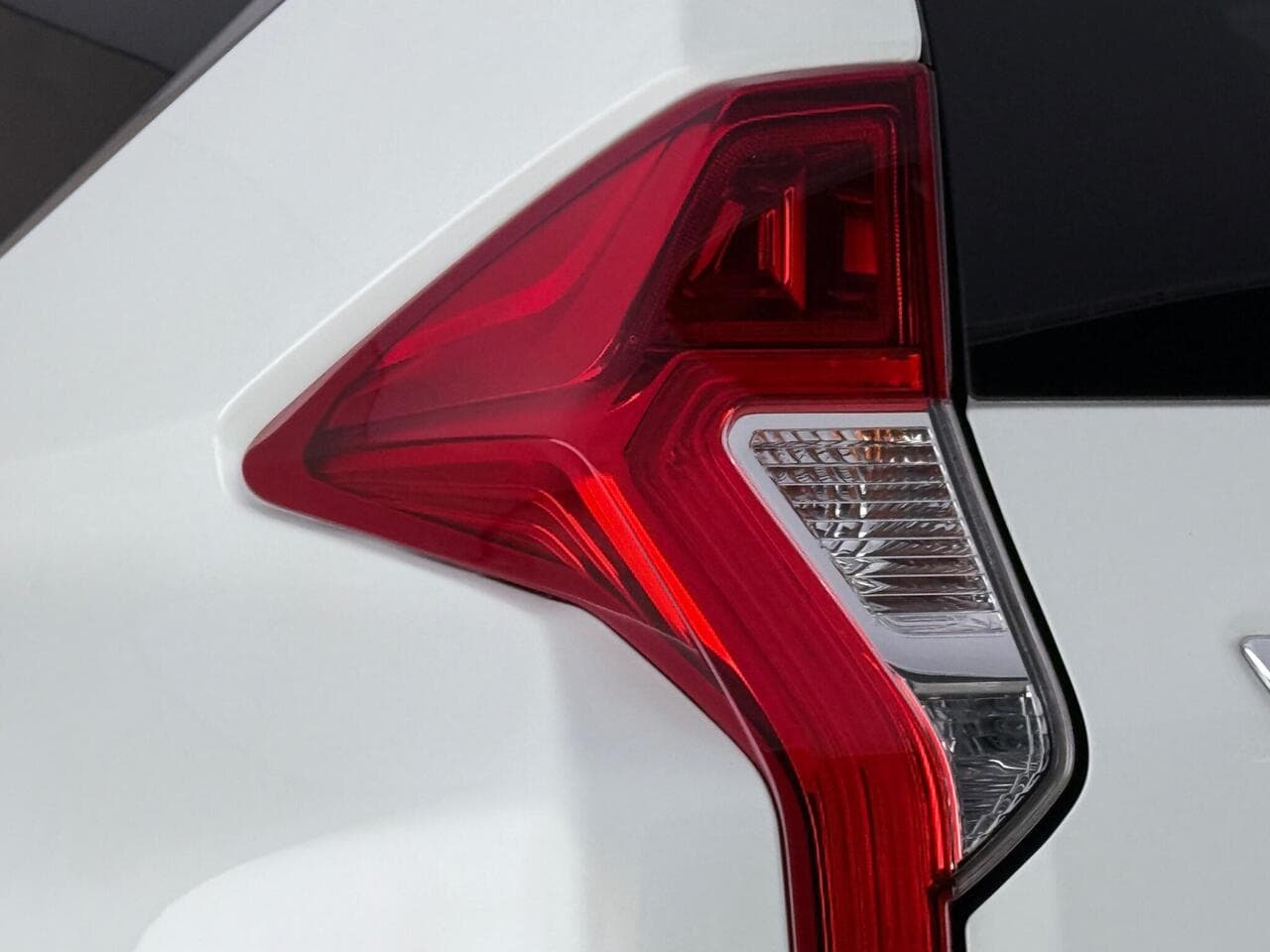 Mitsubishi Shogun Sport thumbnail Lights Rear