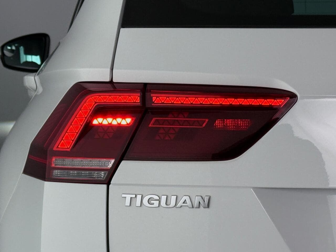Volkswagen Tiguan thumbnail Lights Rear