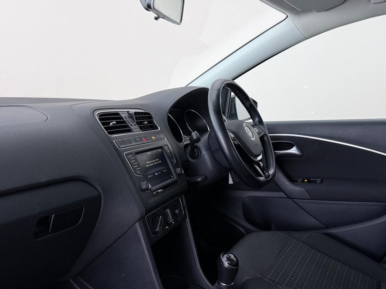Volkswagen Polo thumbnail Interior Front
