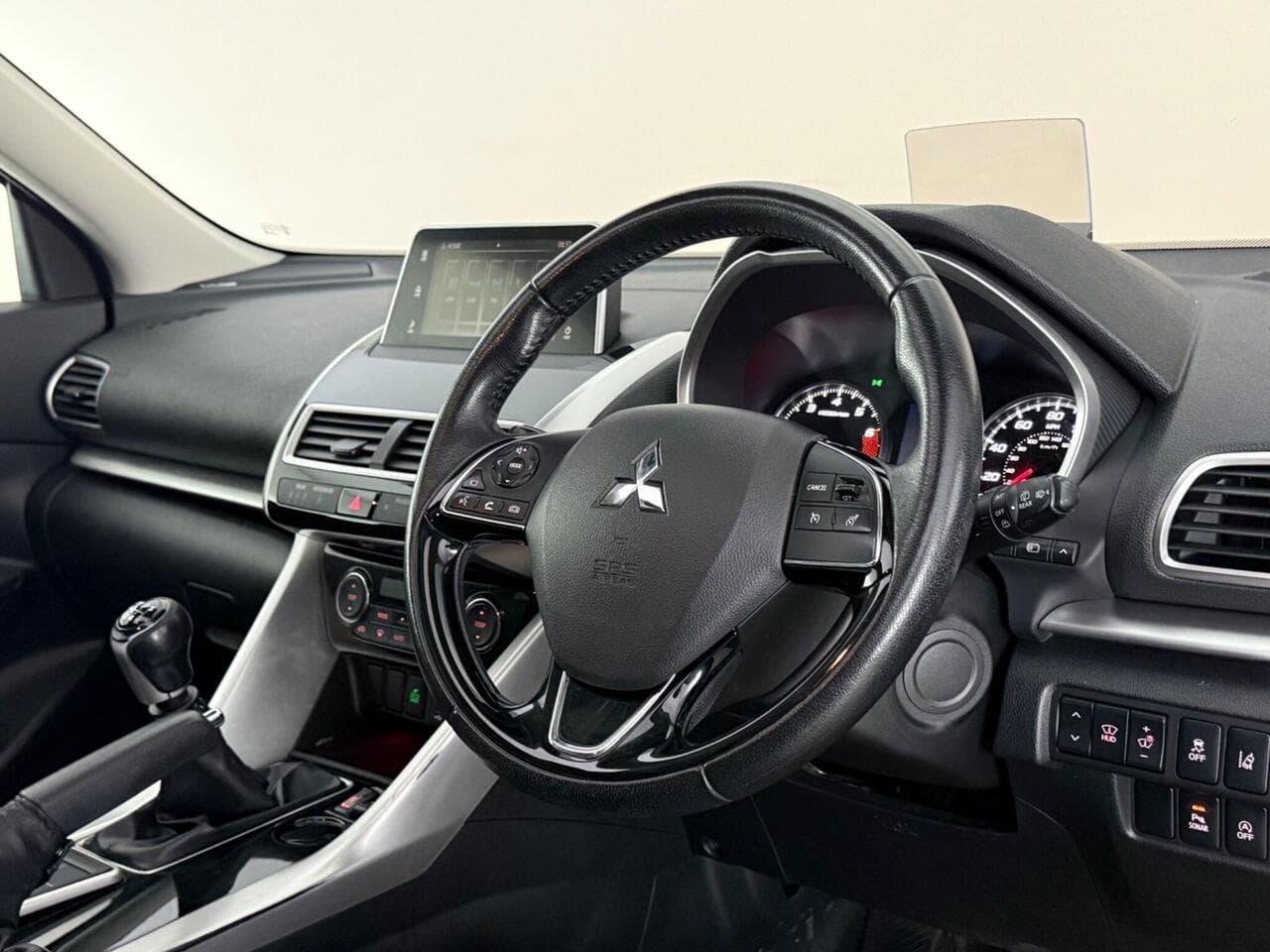 Mitsubishi Eclipse Cross thumbnail Inconclusive