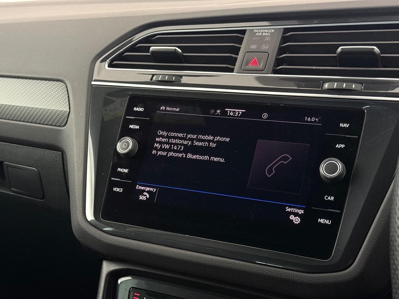 Volkswagen Tiguan thumbnail Infotainment System