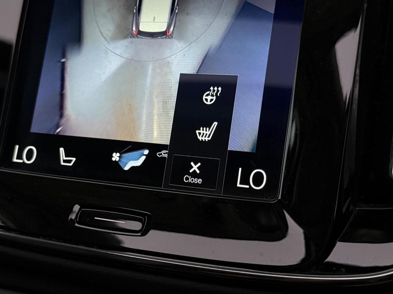 Volvo XC40 thumbnail Infotainment System