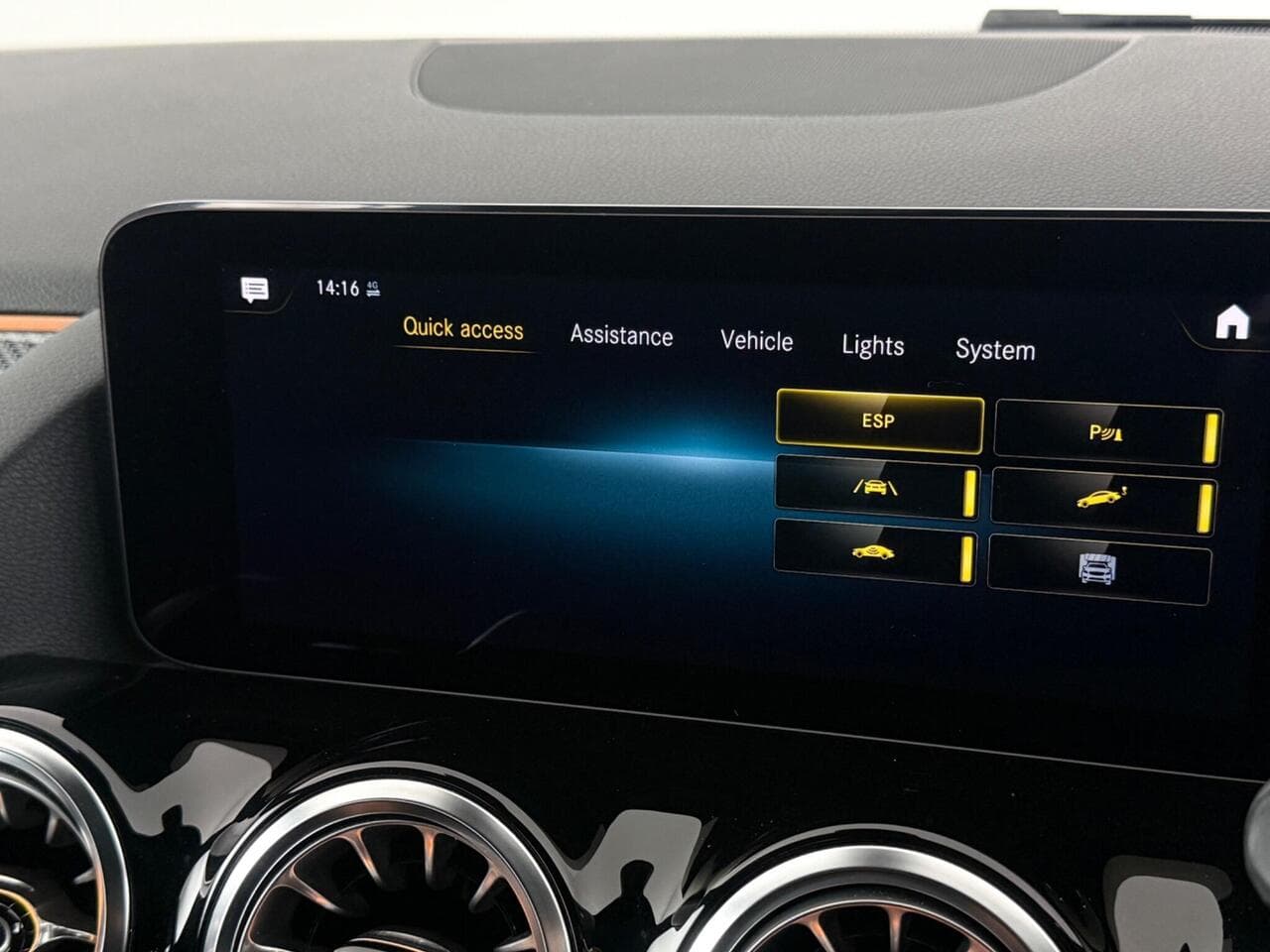 Mercedes-Benz GLA thumbnail Infotainment System