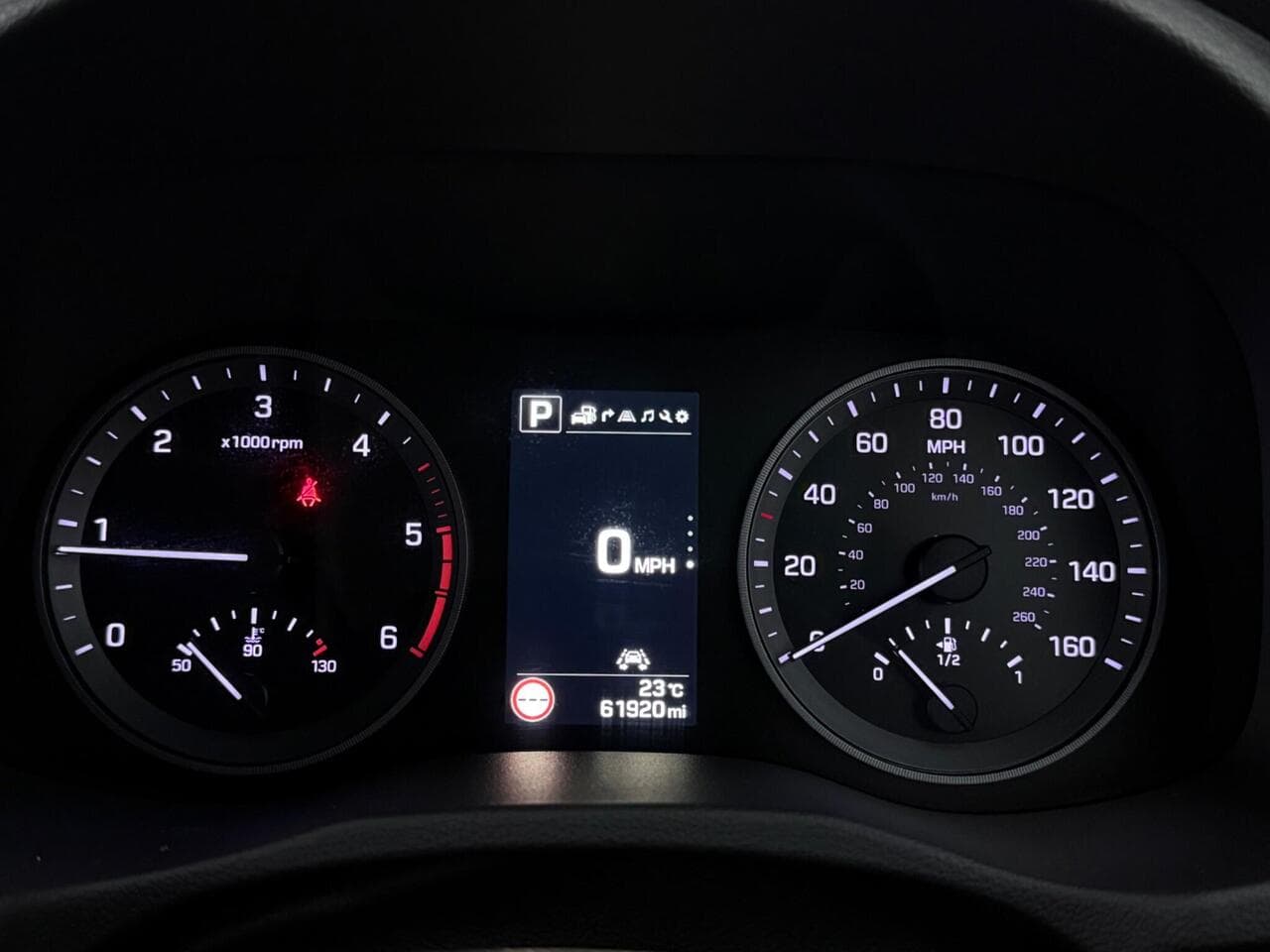 Hyundai TUCSON thumbnail Driver Instruments