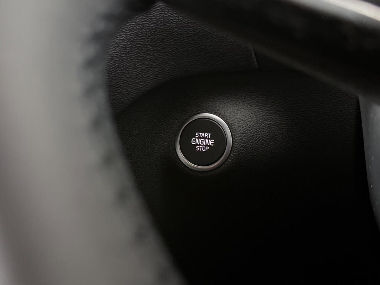 Volvo XC40 thumbnail Misc Controls