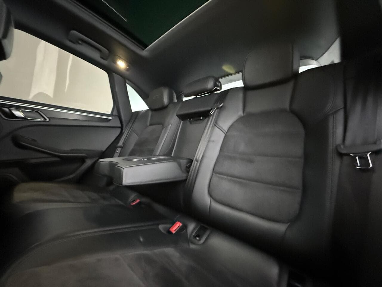 Porsche Macan thumbnail Seats Rear