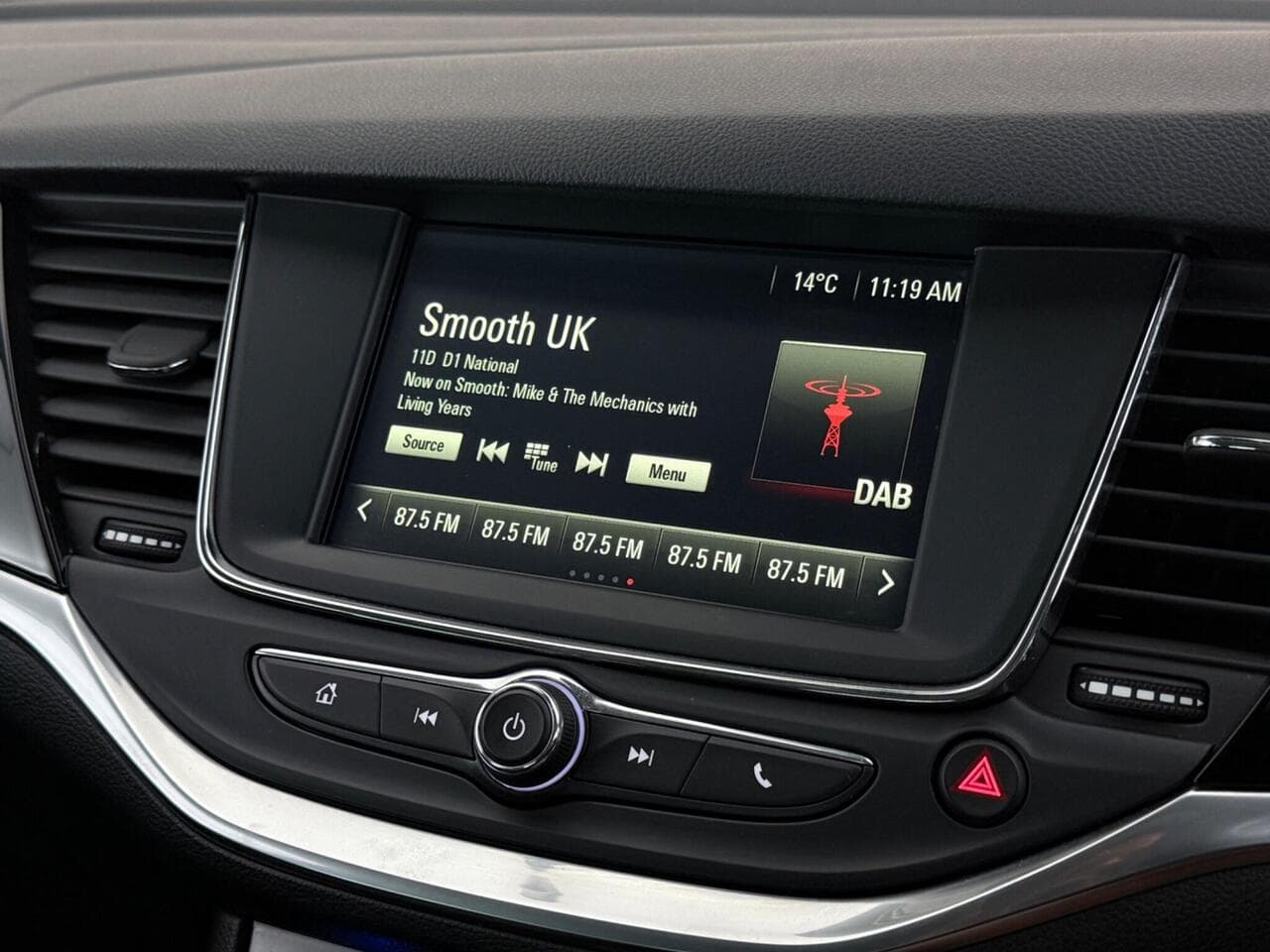 Vauxhall Astra thumbnail Infotainment System