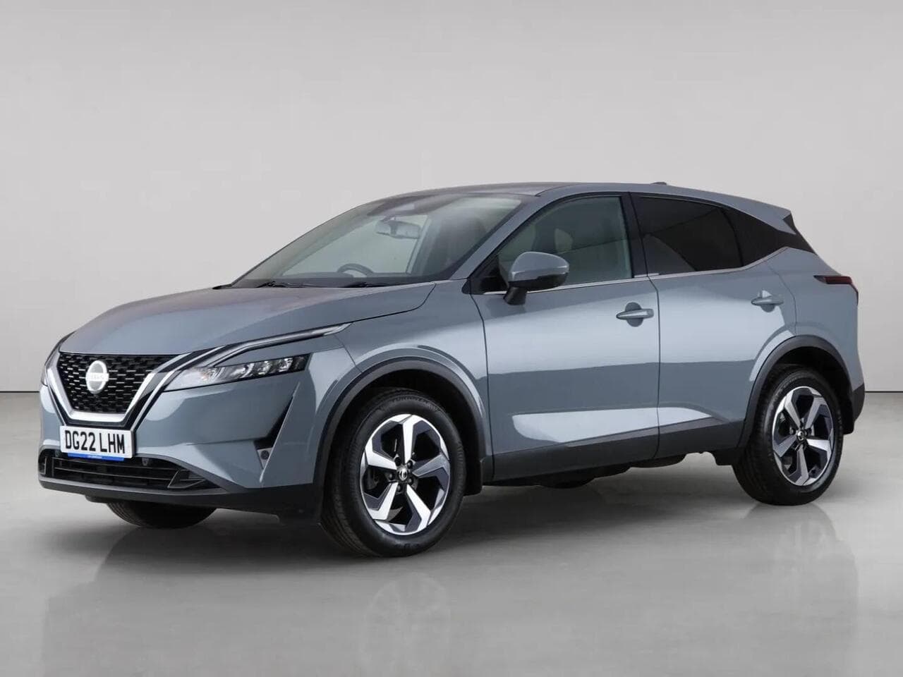 Nissan Qashqai thumbnail Front Left