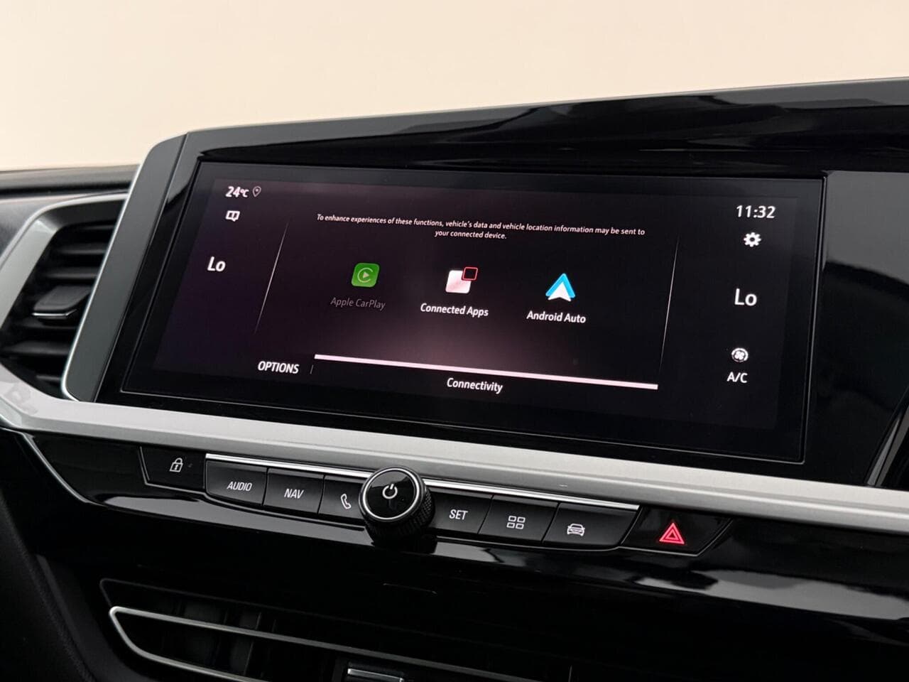 Vauxhall Grandland thumbnail Infotainment System