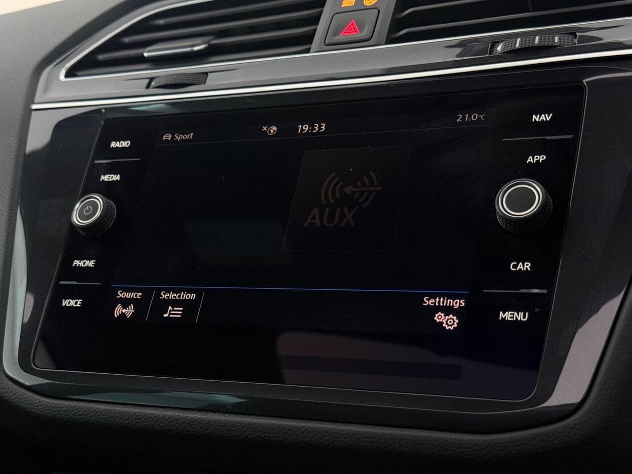 Volkswagen Tiguan thumbnail Infotainment System