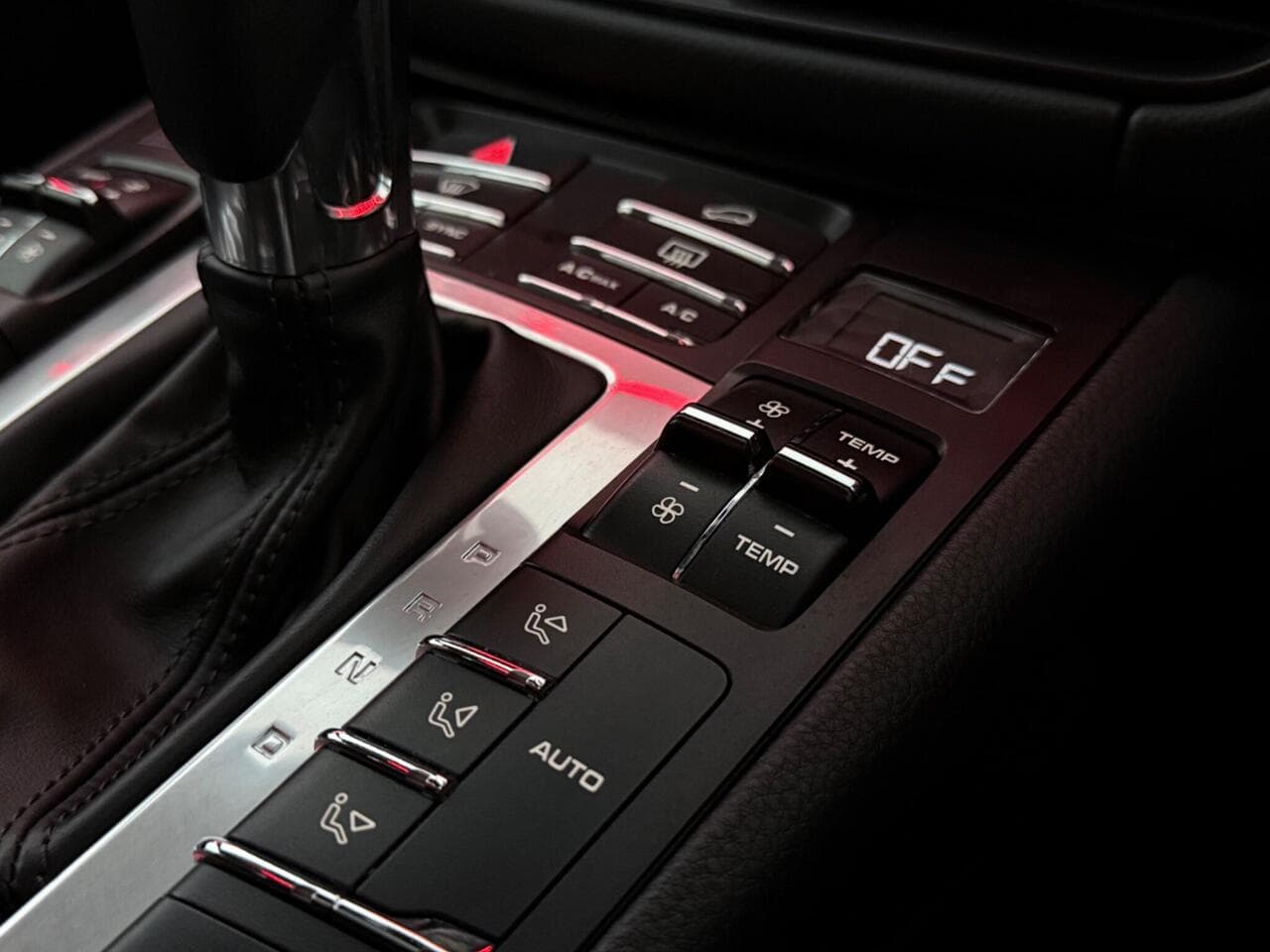 Porsche Macan thumbnail Misc Controls