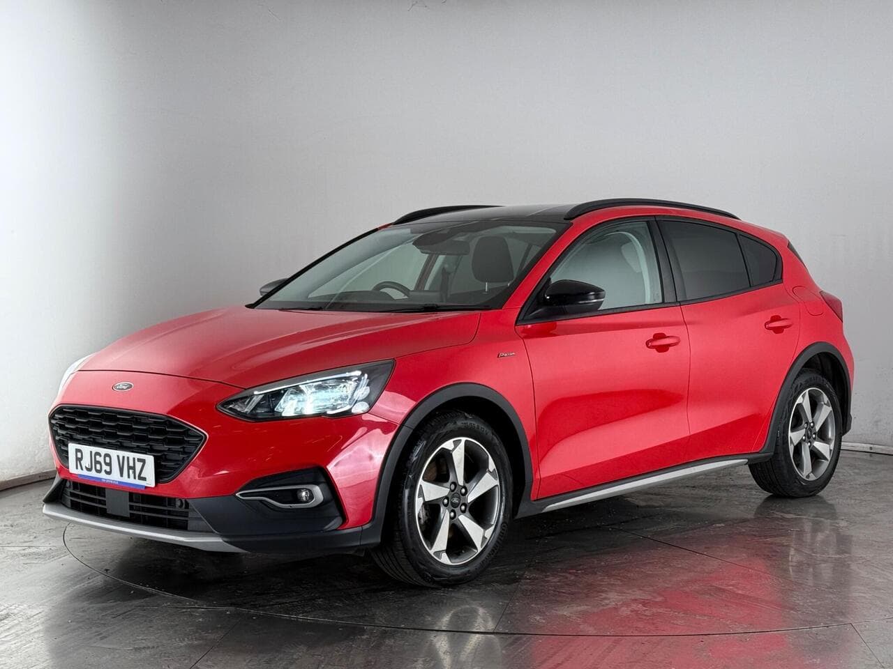 Ford Focus thumbnail Front Left