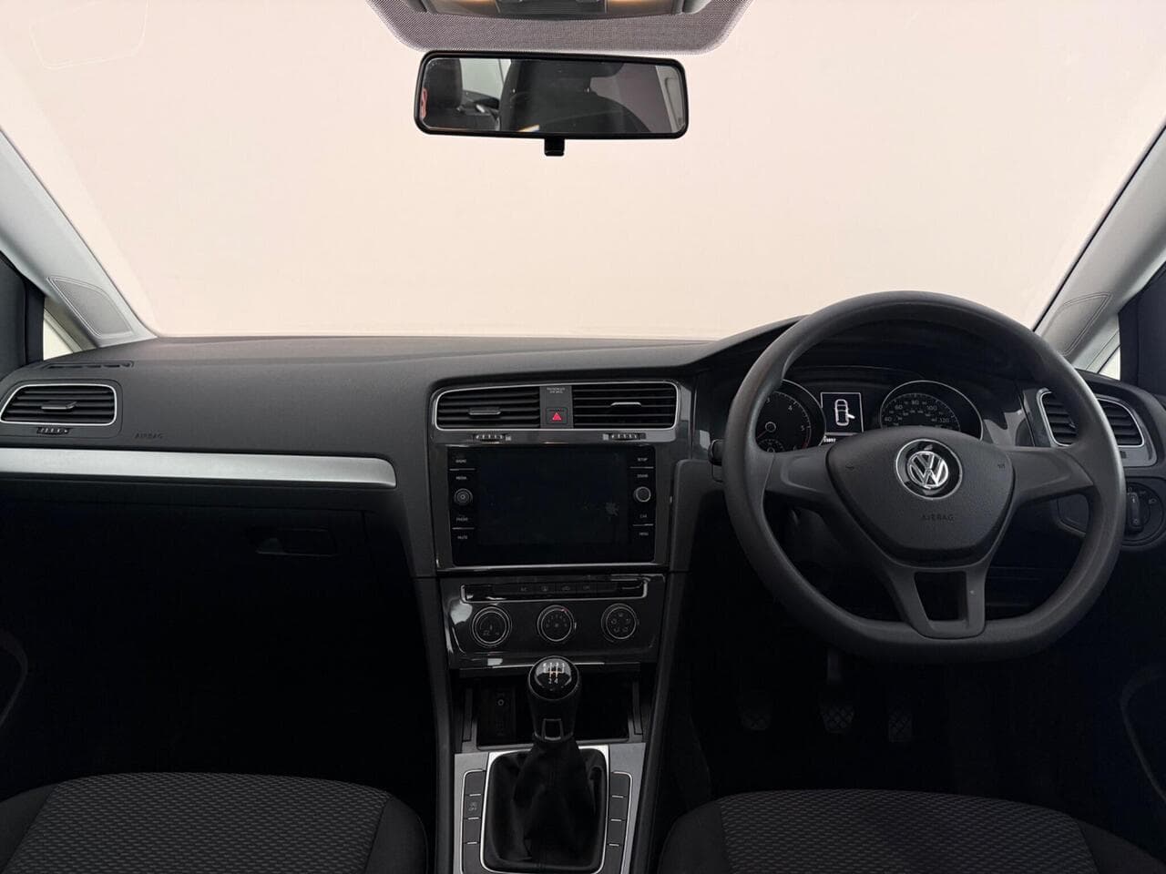 Volkswagen Golf thumbnail Interior Front