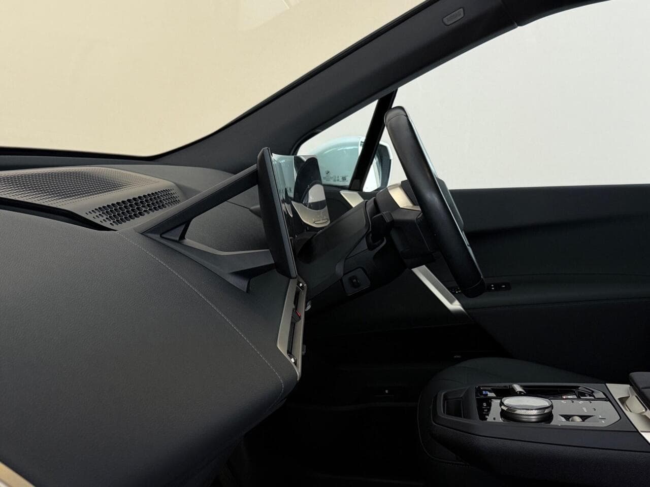 BMW iX thumbnail Interior Front