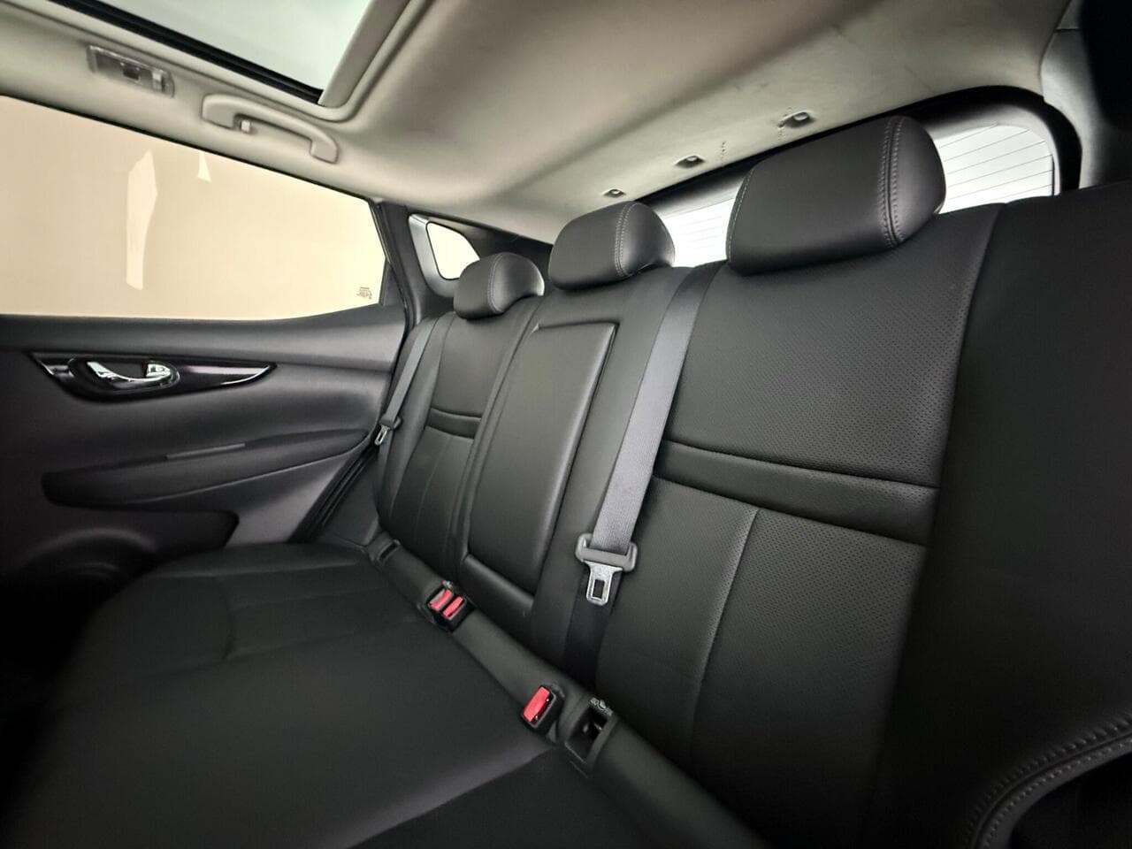 Nissan Qashqai thumbnail Seats Rear