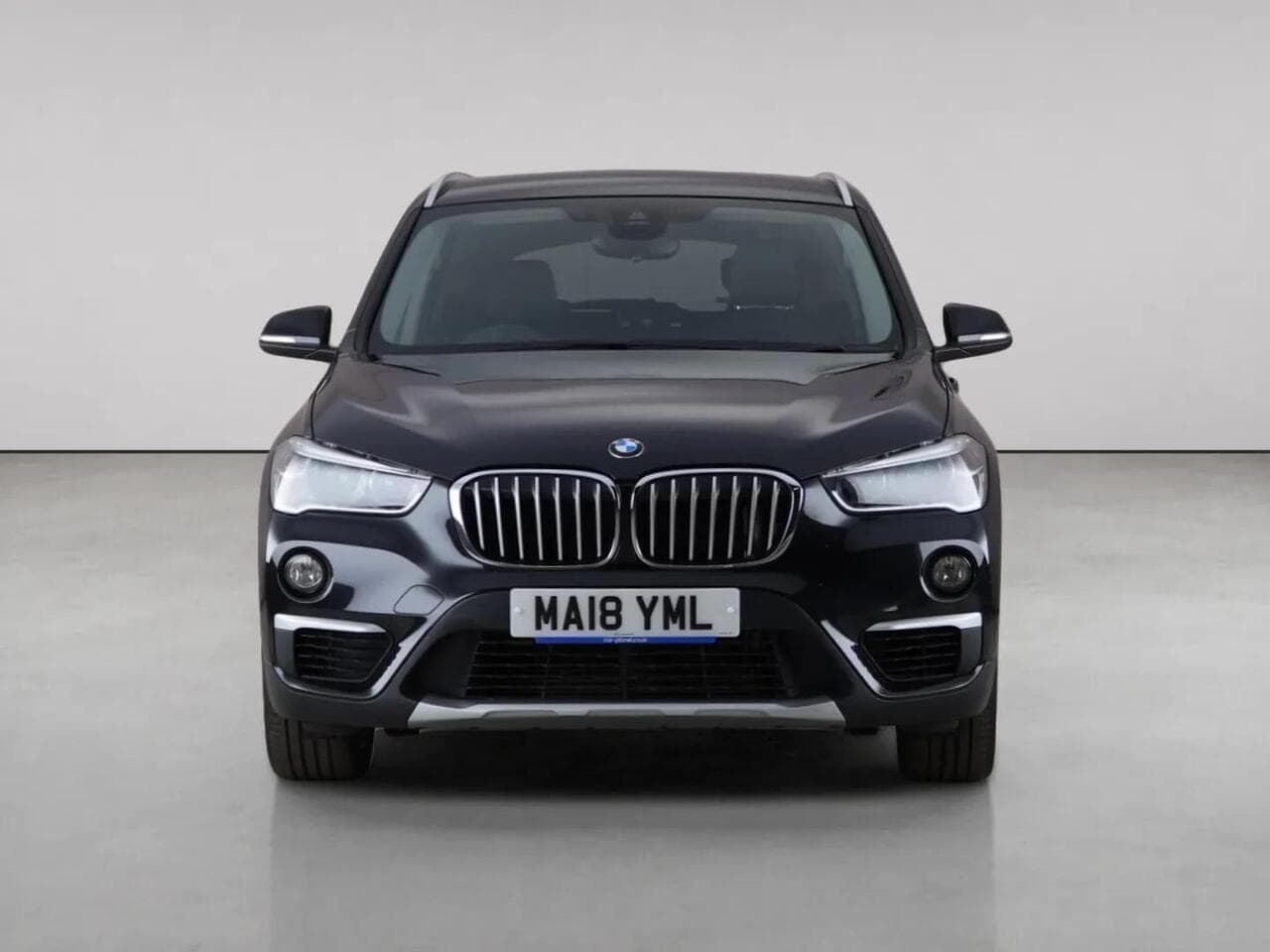 BMW X1 thumbnail Front