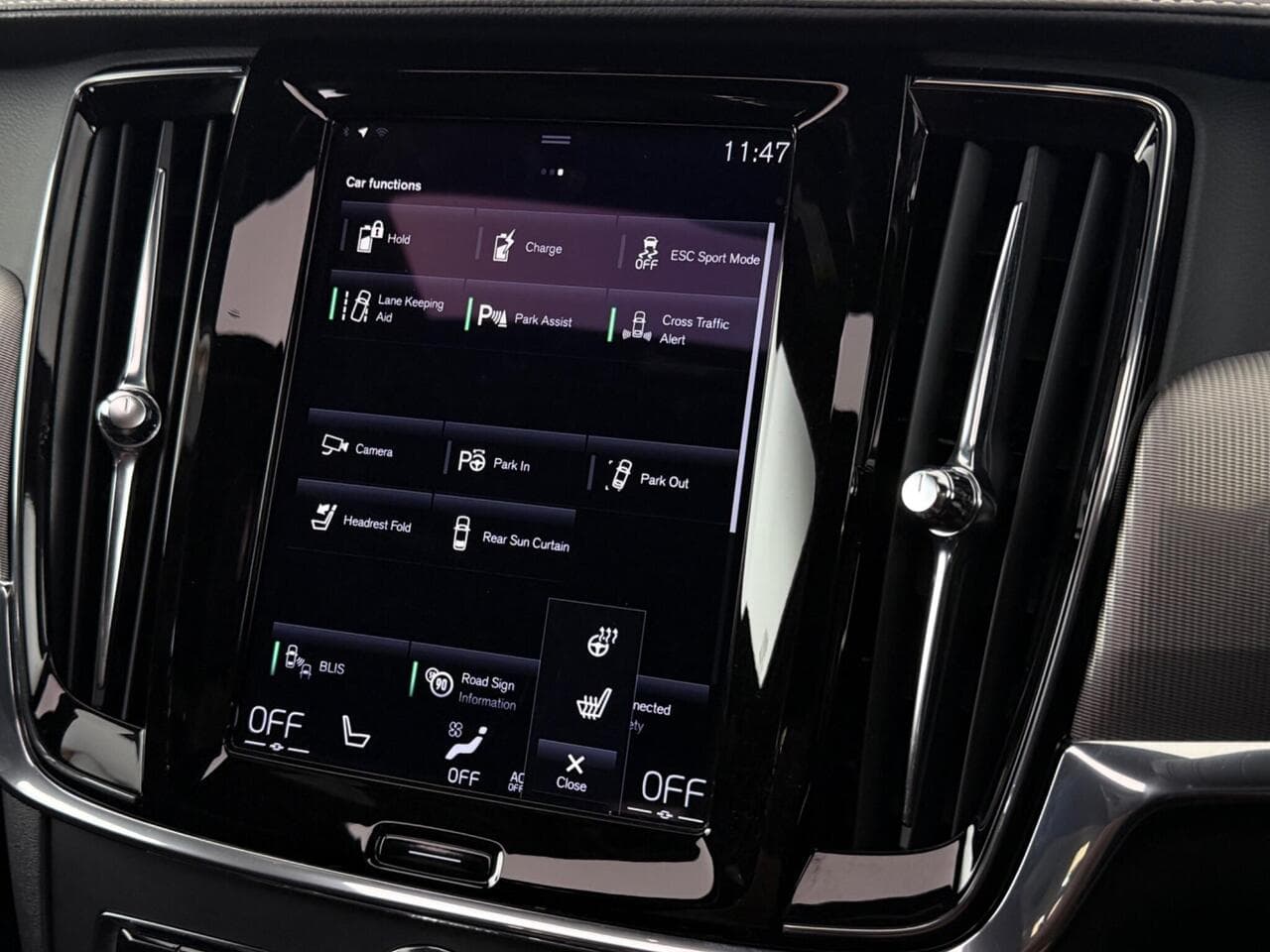 Volvo S90 thumbnail Infotainment System