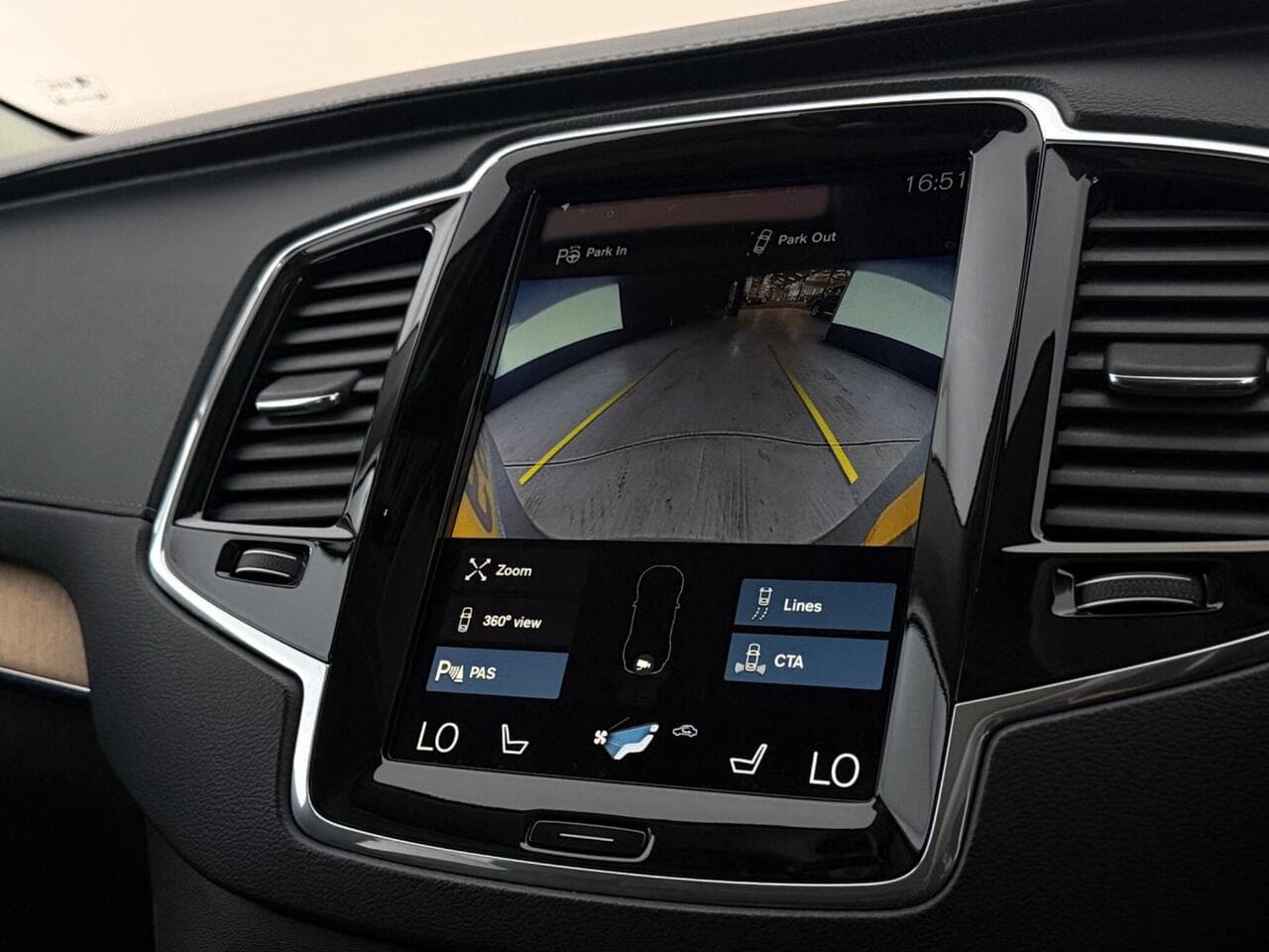 Volvo XC90 thumbnail Infotainment System