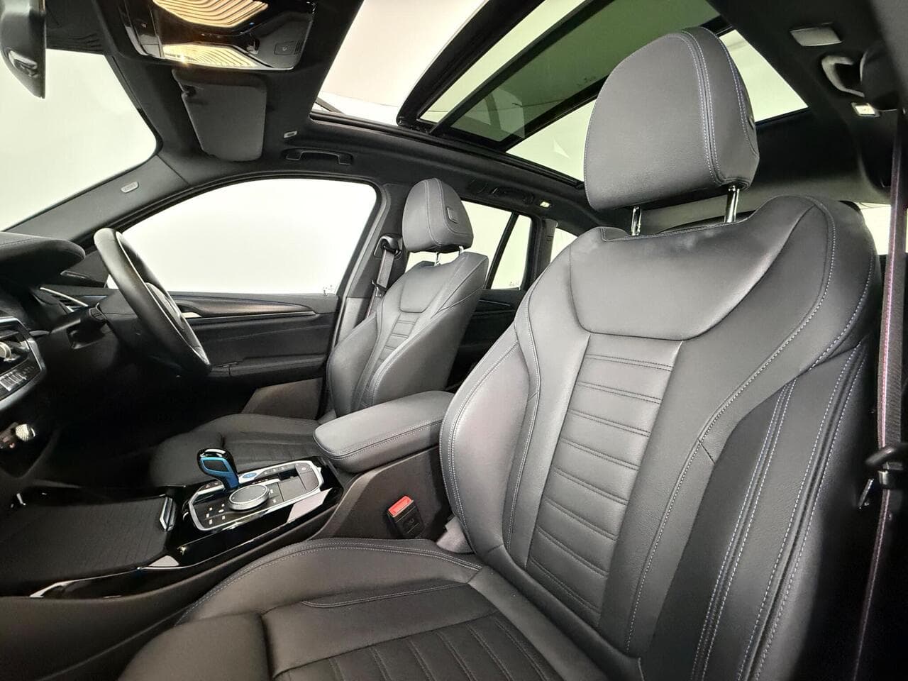 BMW iX3 thumbnail Seat Front Passenger