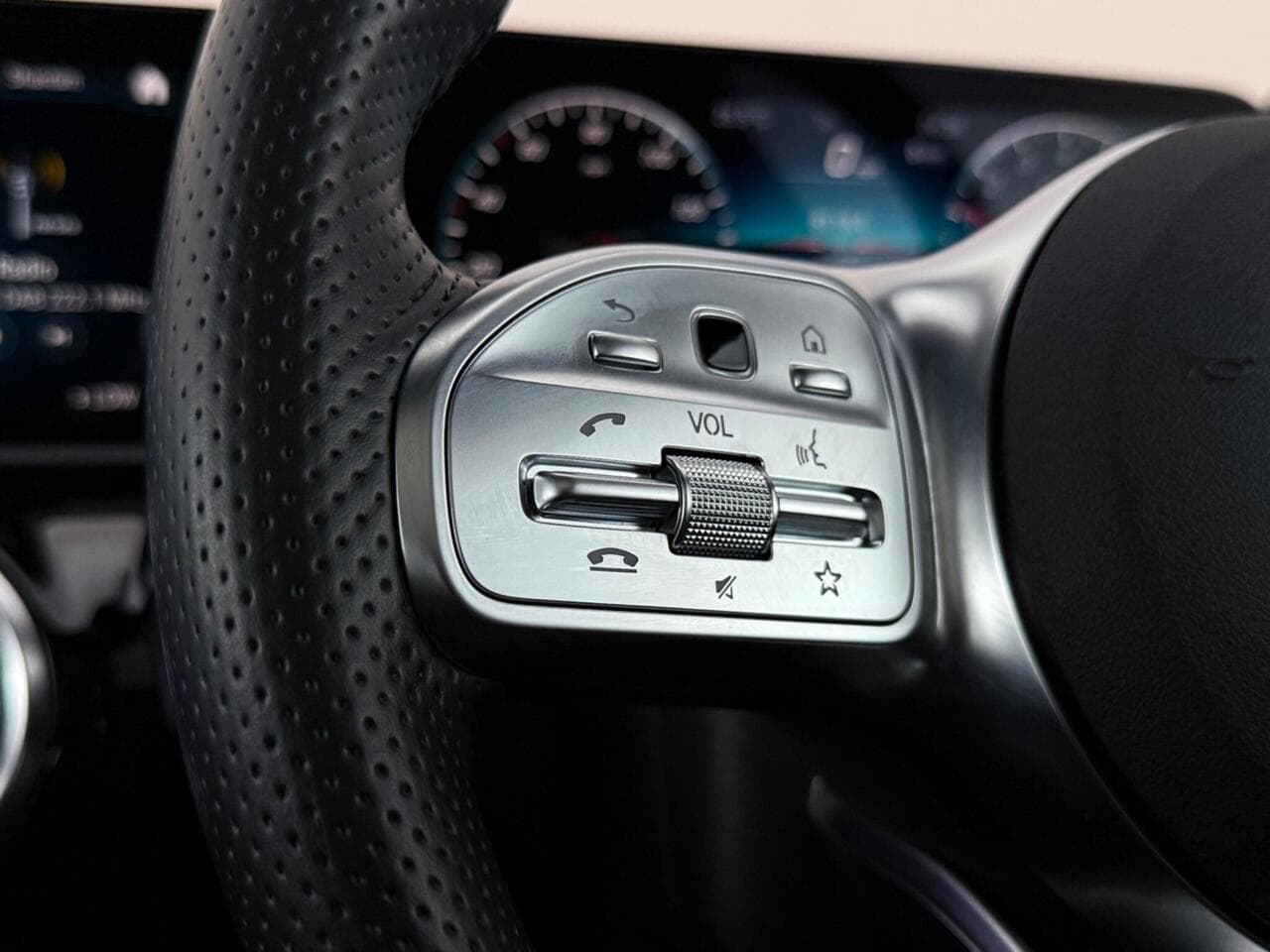 Mercedes-Benz A Class thumbnail Misc Controls
