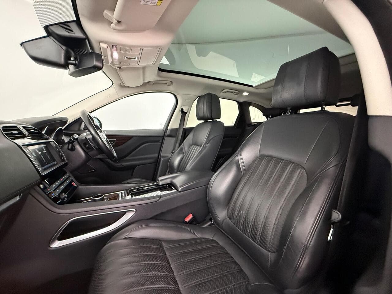 Jaguar F-PACE thumbnail Seat Front Passenger