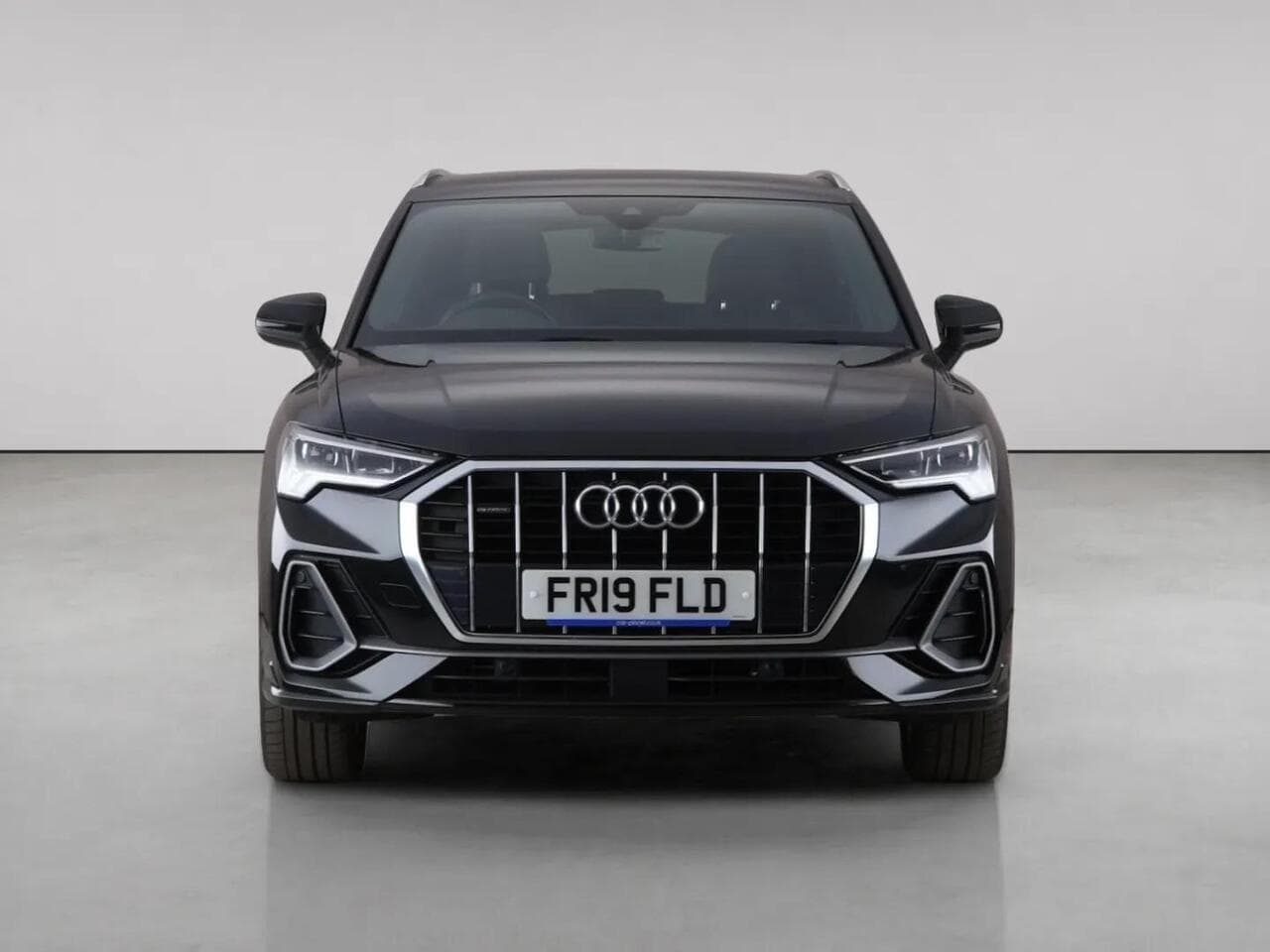 Audi Q3 thumbnail Front