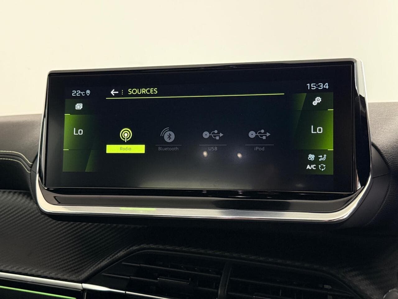 Peugeot 208 thumbnail Infotainment System