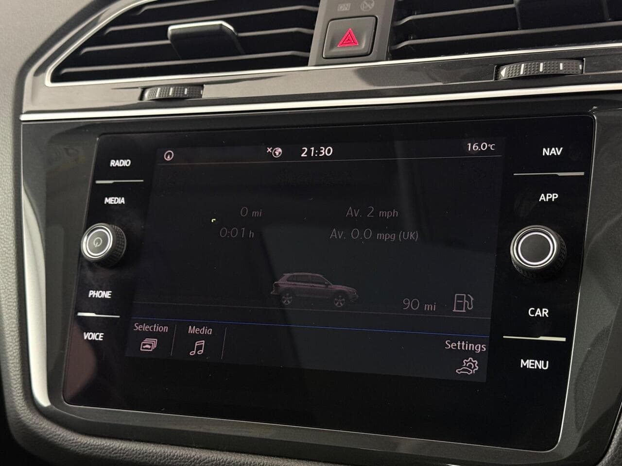 Volkswagen Tiguan thumbnail Infotainment System