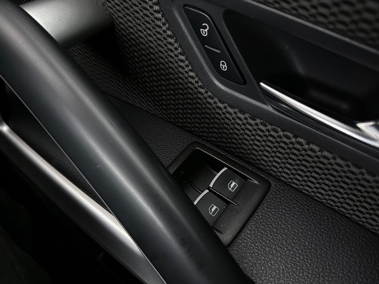 Volkswagen Scirocco thumbnail Misc Controls