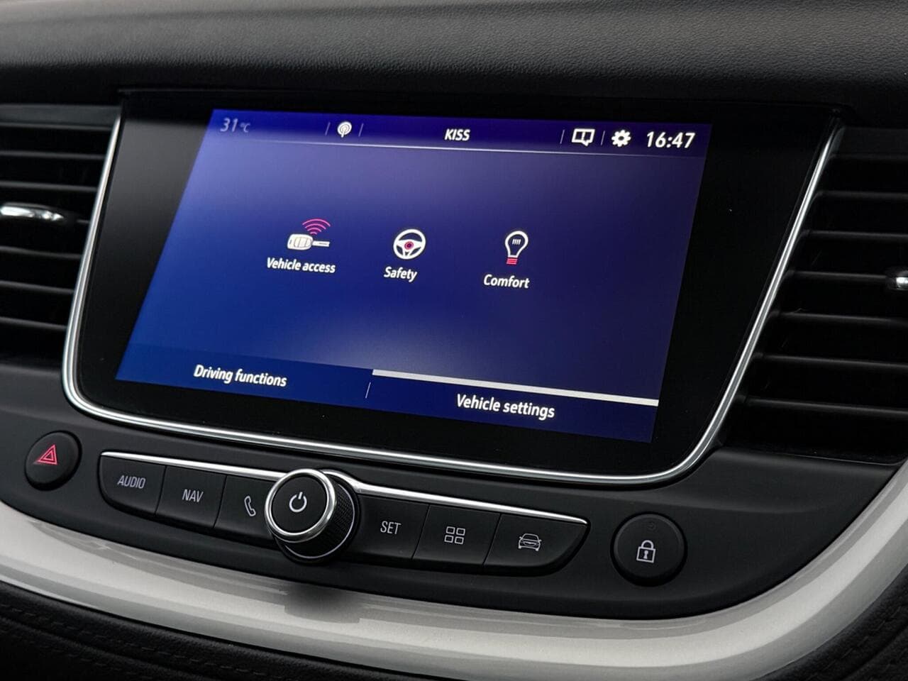Vauxhall Grandland X thumbnail Infotainment System